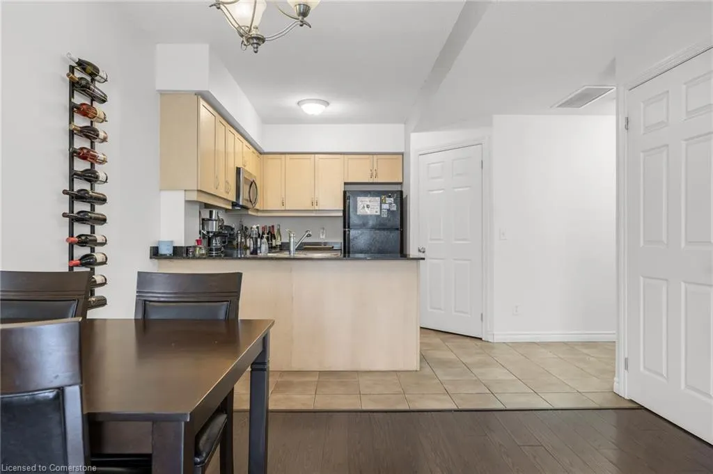 47 Caroline Street N, #209