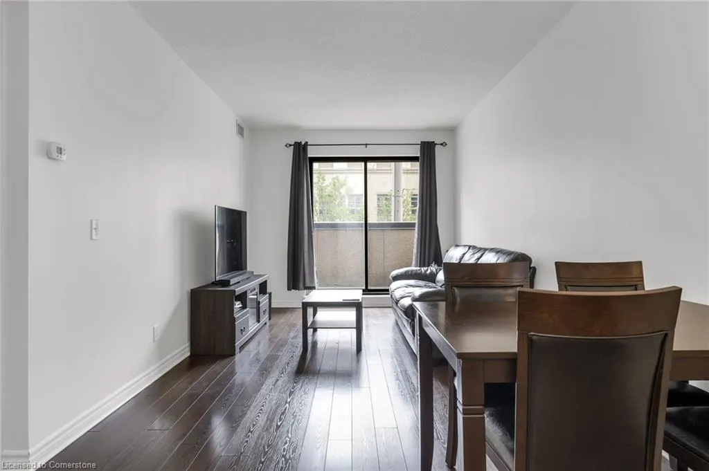 47 Caroline Street N, #209