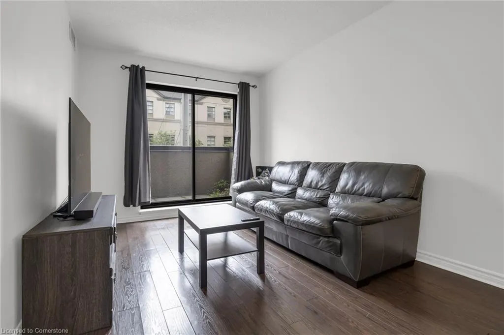 47 Caroline Street N, #209