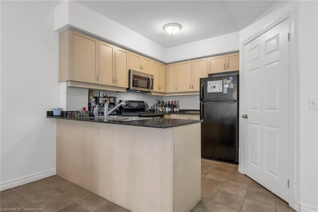 47 Caroline Street N, #209