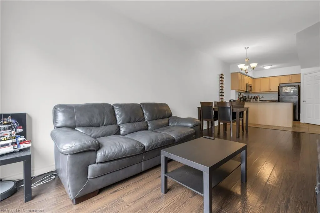 47 Caroline Street N, #209
