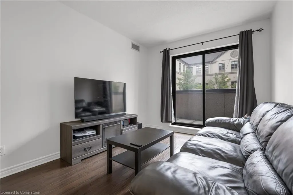 47 Caroline Street N, #209