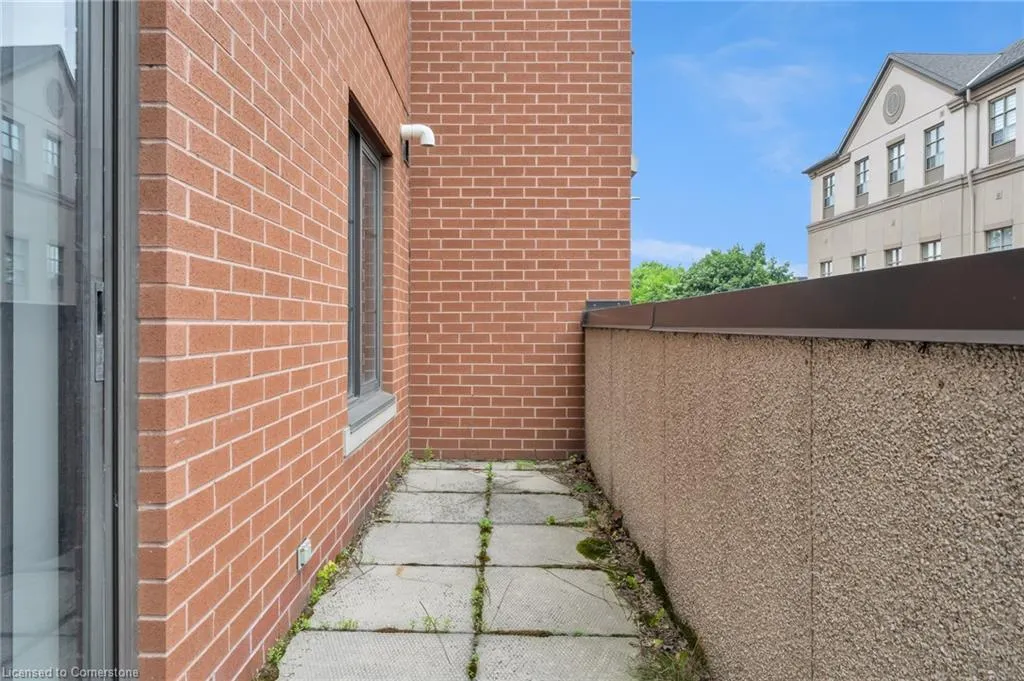 47 Caroline Street N, #209