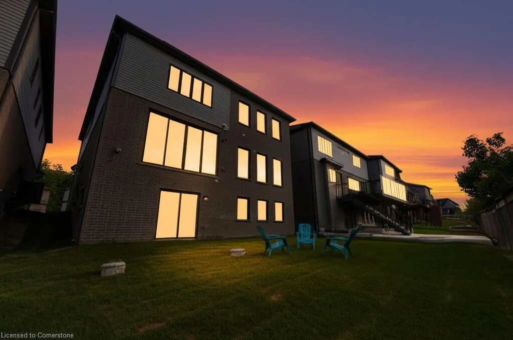554 Bridgemill Crescent