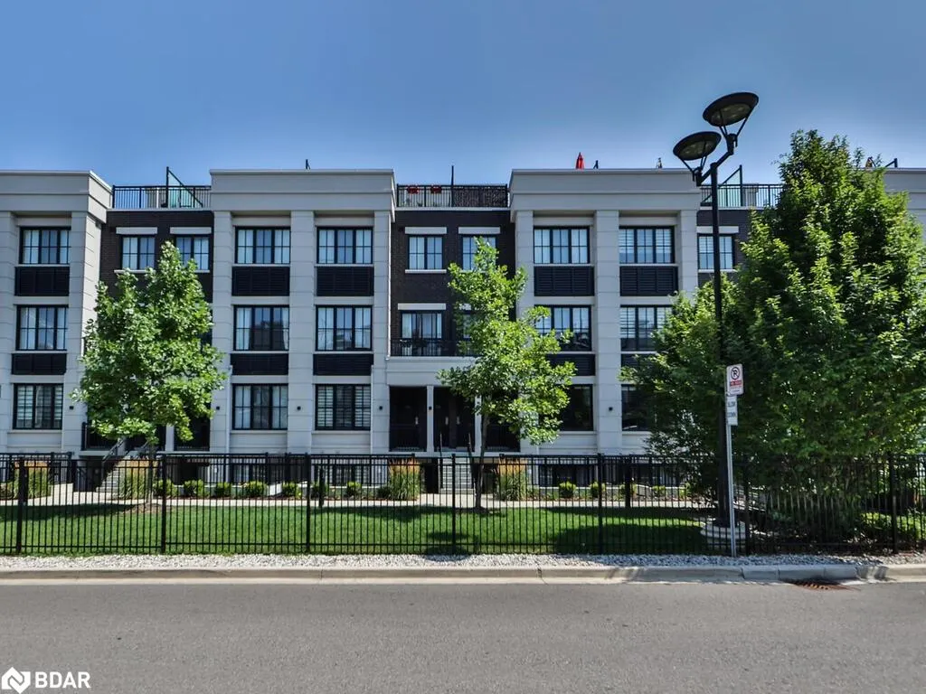 652 Cricklewood Drive, #212