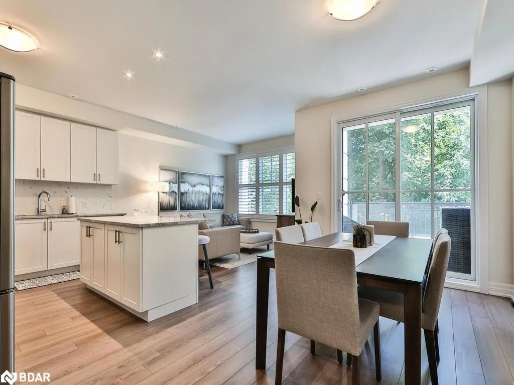 652 Cricklewood Drive, #212