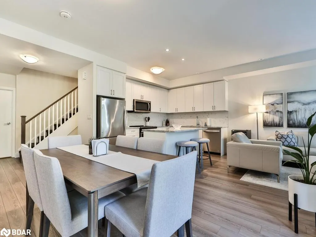 652 Cricklewood Drive, #212