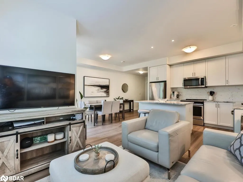 652 Cricklewood Drive, #212