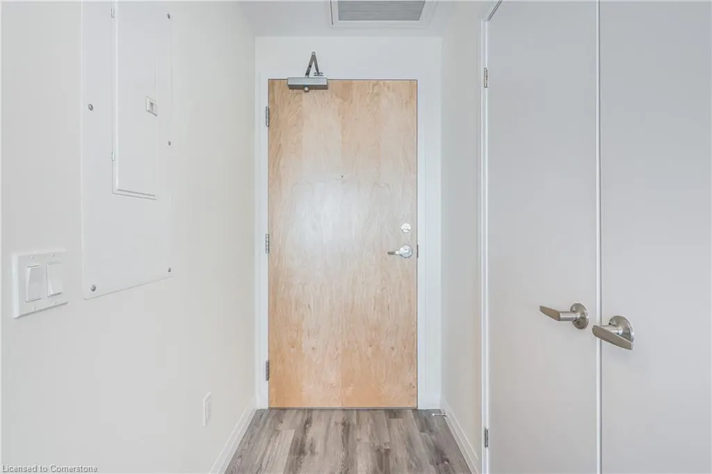 60 Charles Street W, #1104