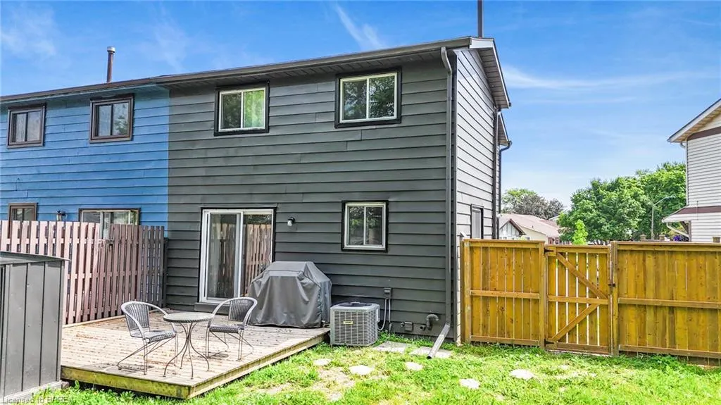 32 Enfield Crescent