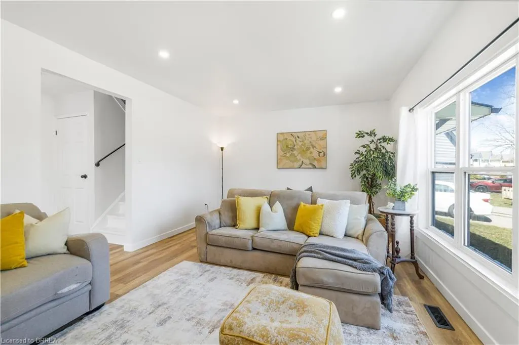 32 Enfield Crescent