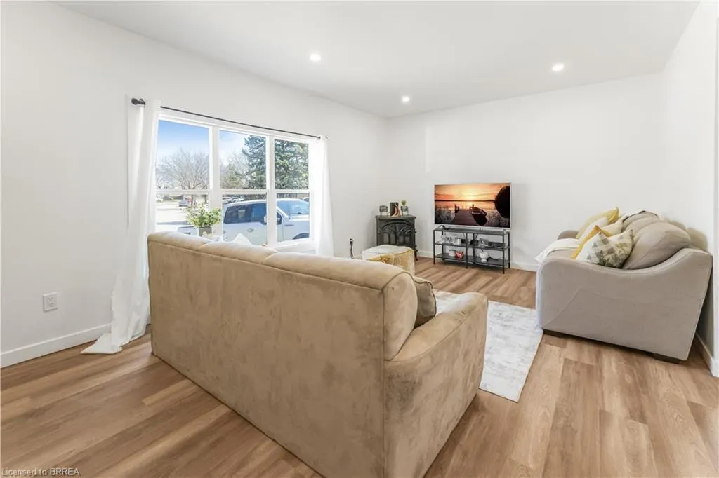 32 Enfield Crescent