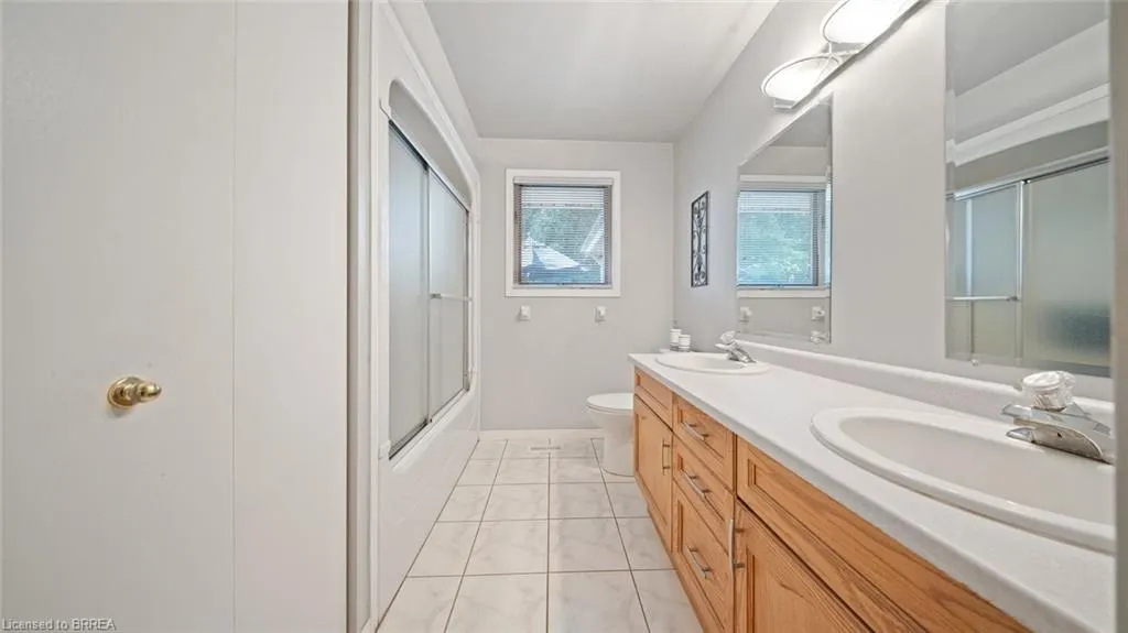 124 Governor's Road E