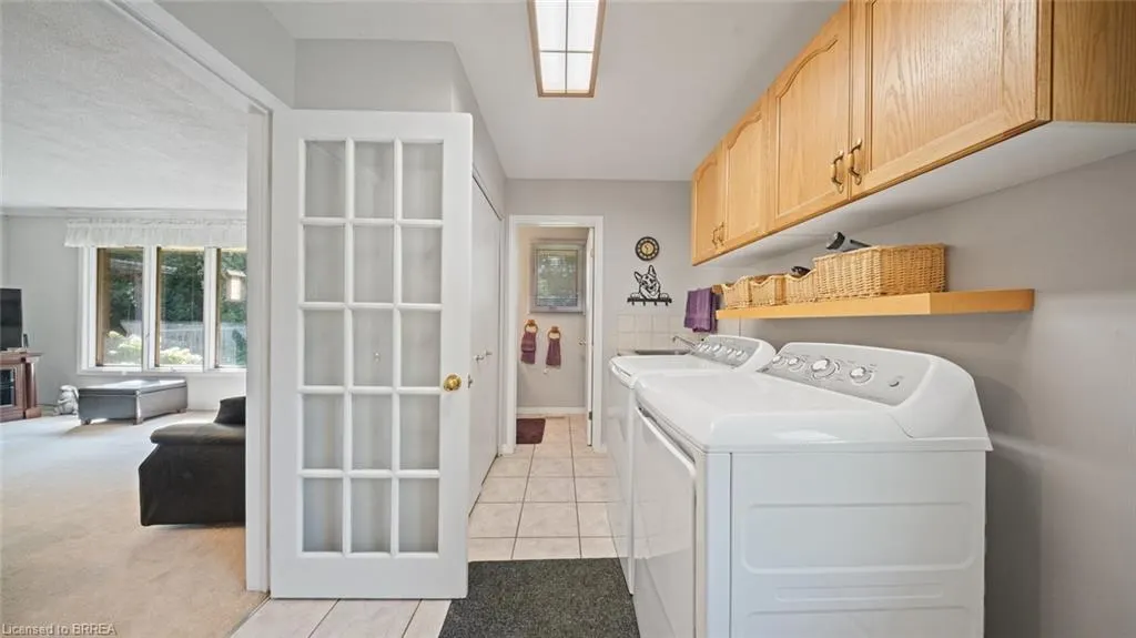 124 Governor's Road E