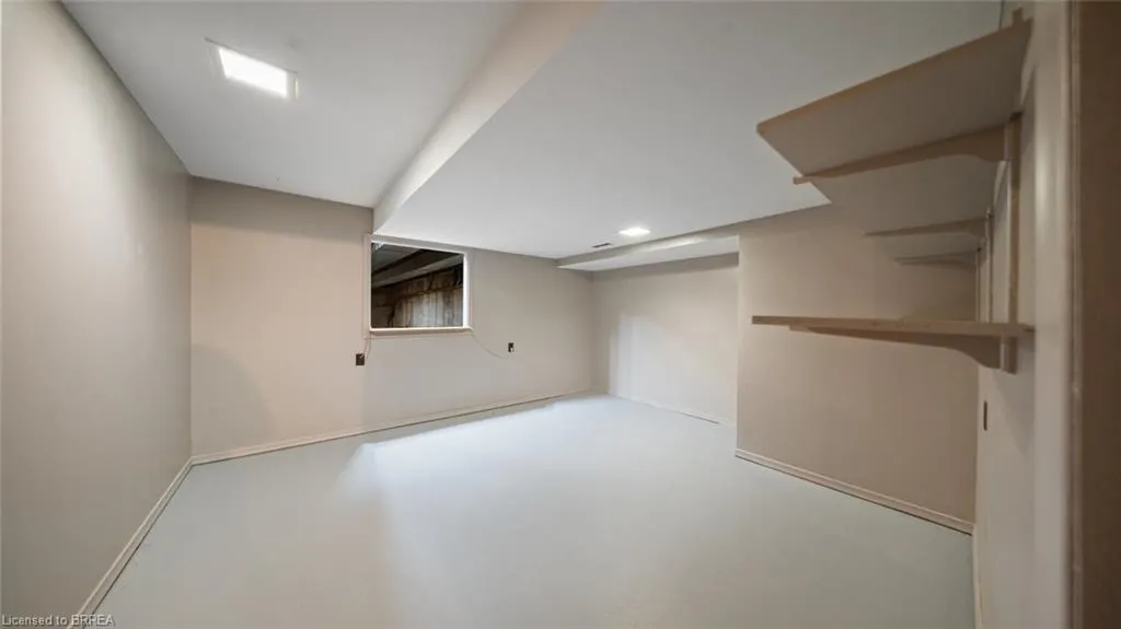 124 Governor's Road E