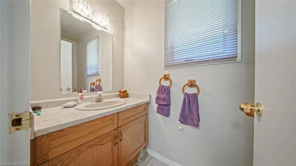 124 Governor's Road E