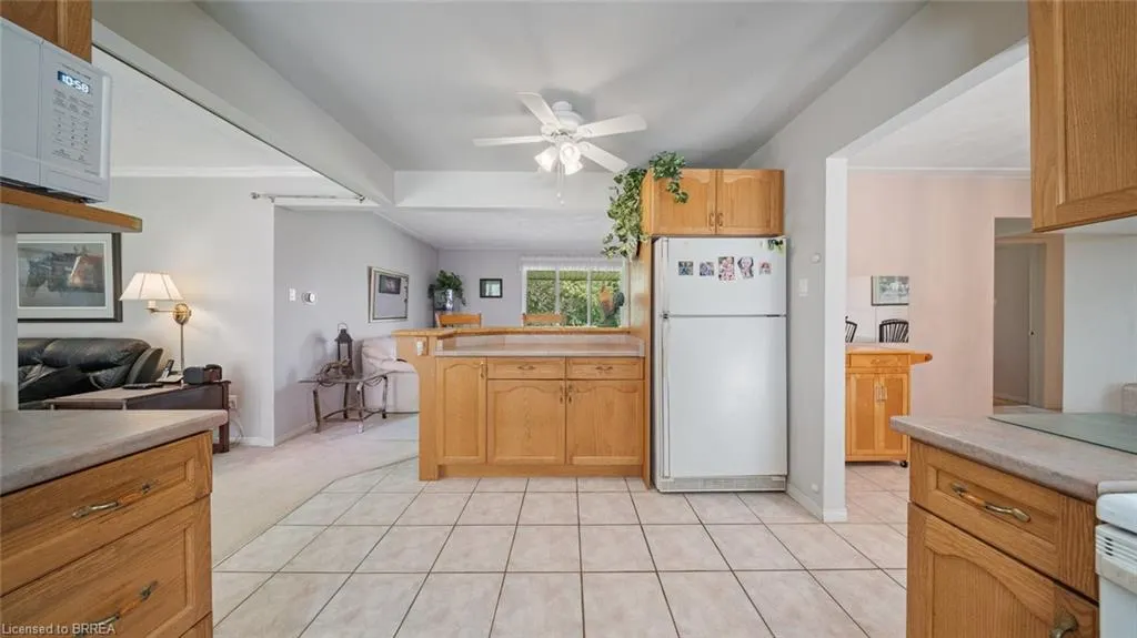 124 Governor's Road E