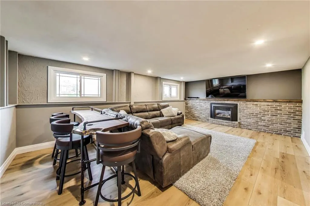 9 Brooks Circle