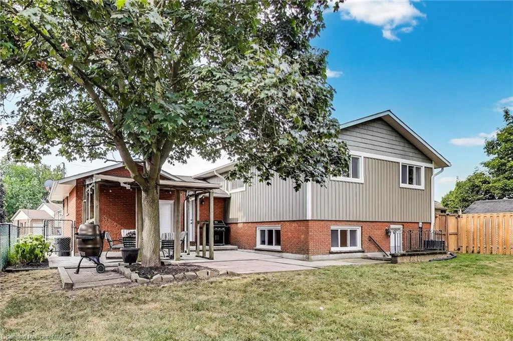9 Brooks Circle