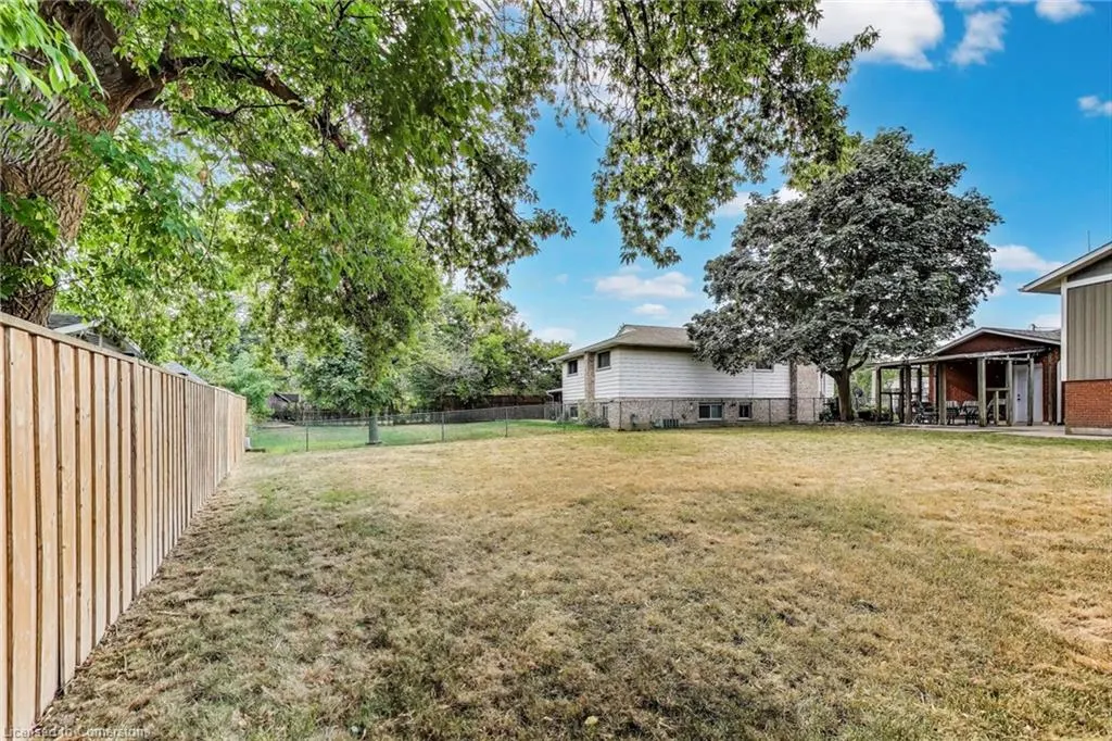 9 Brooks Circle