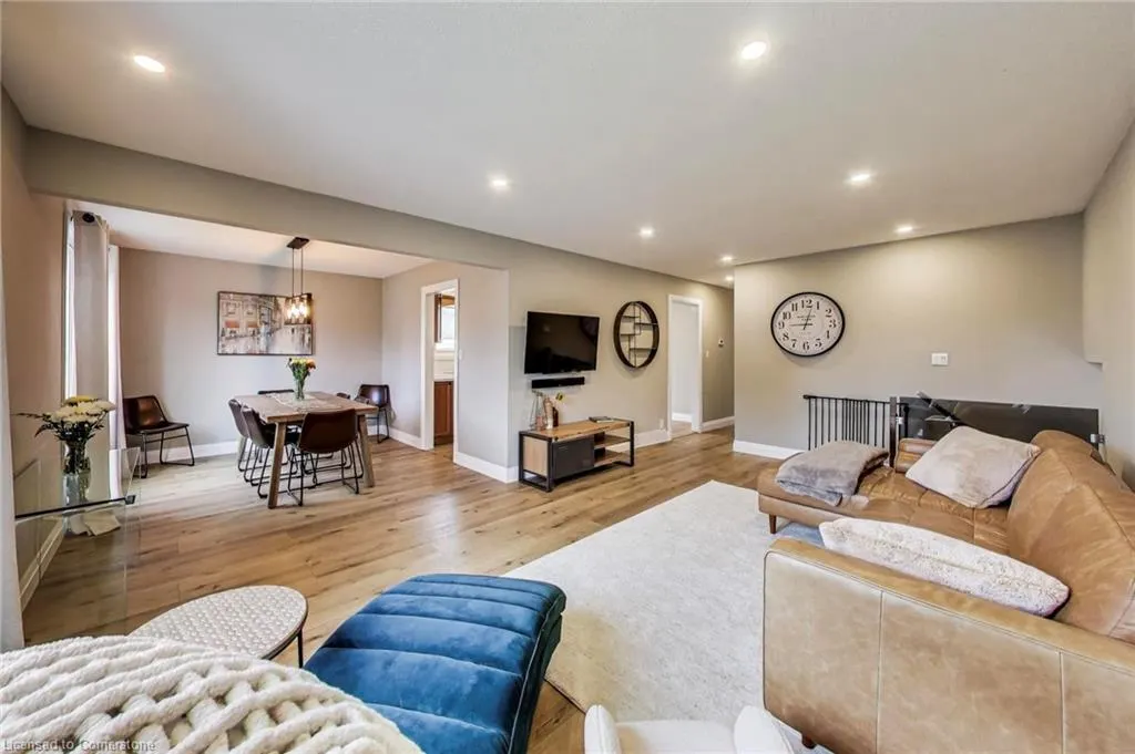9 Brooks Circle