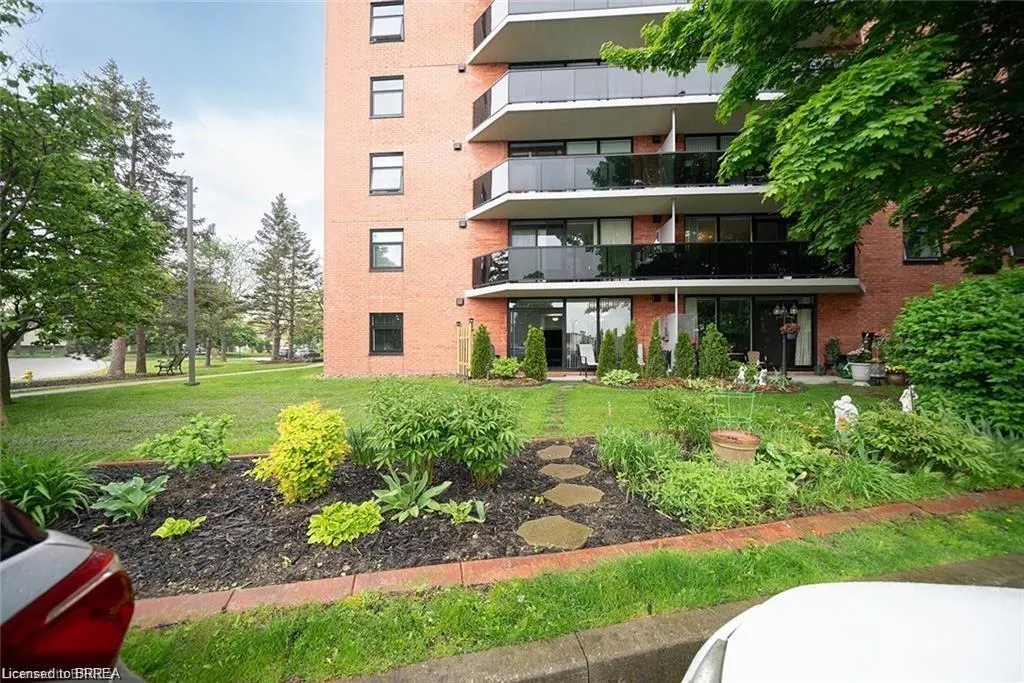 9 Bonheur Court, #112