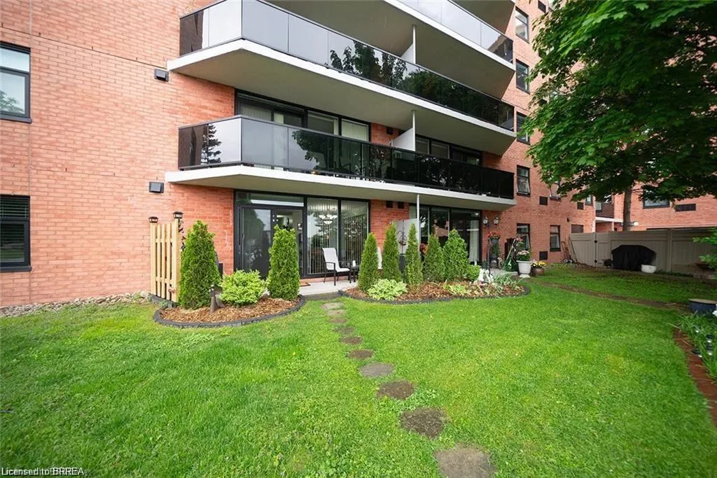 9 Bonheur Court, #112