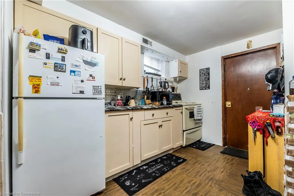 75 Sekura Crescent
