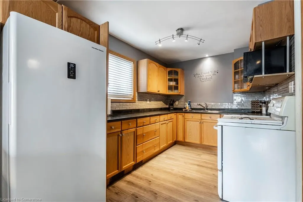 75 Sekura Crescent