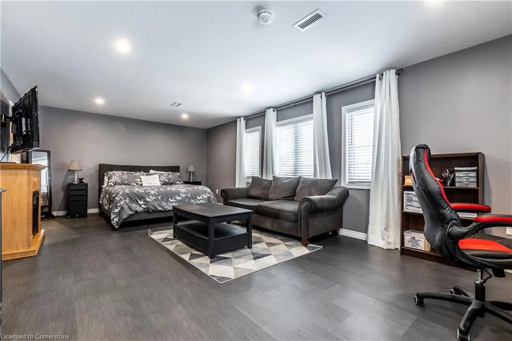 75 Sekura Crescent