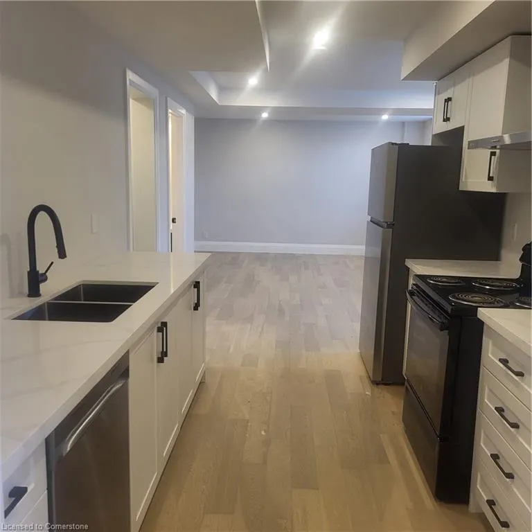 132 Hodgkins Avenue, #Upper