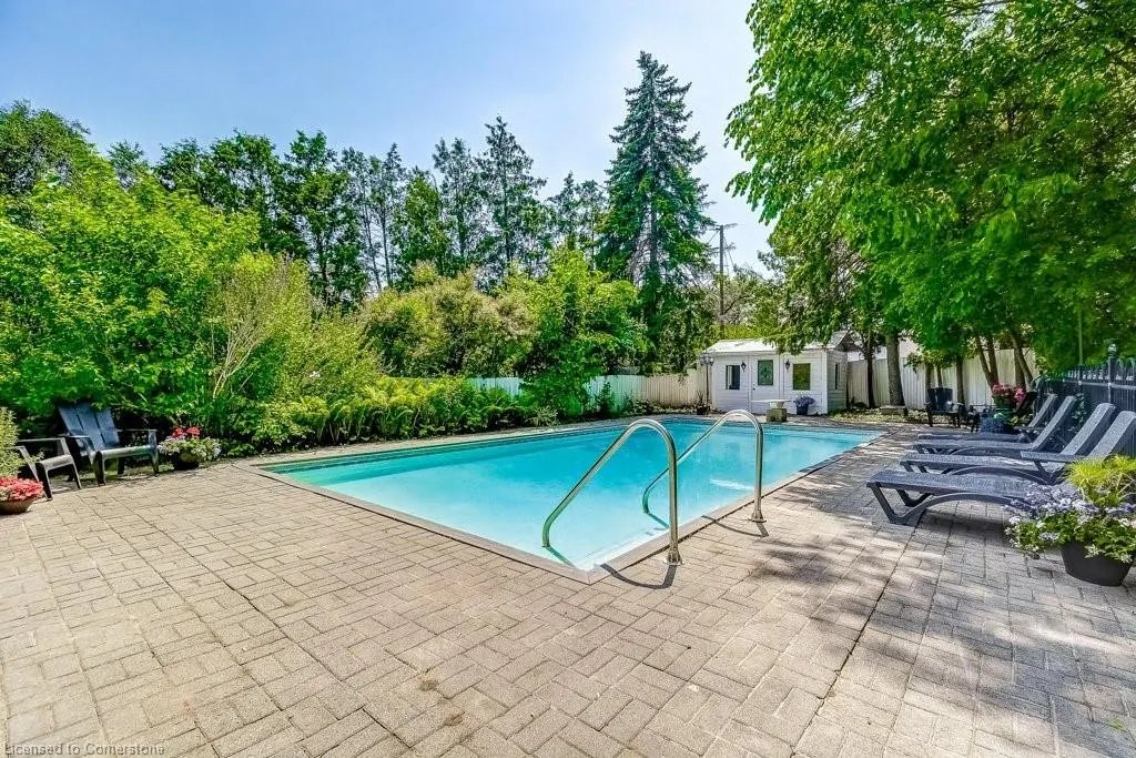 652 Auburn Crescent