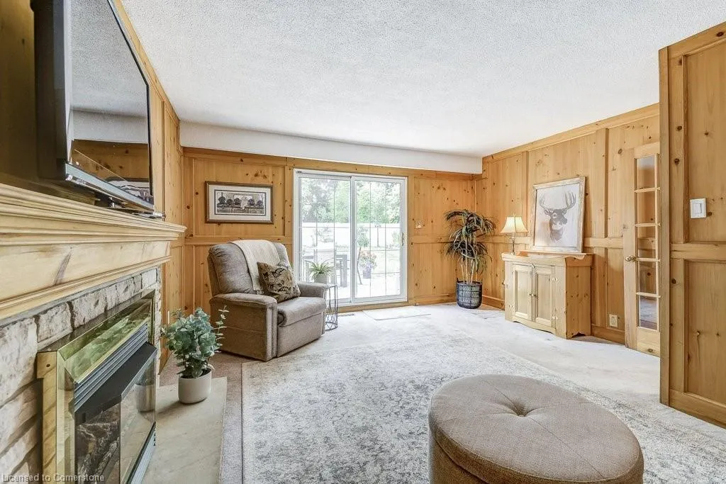 652 Auburn Crescent