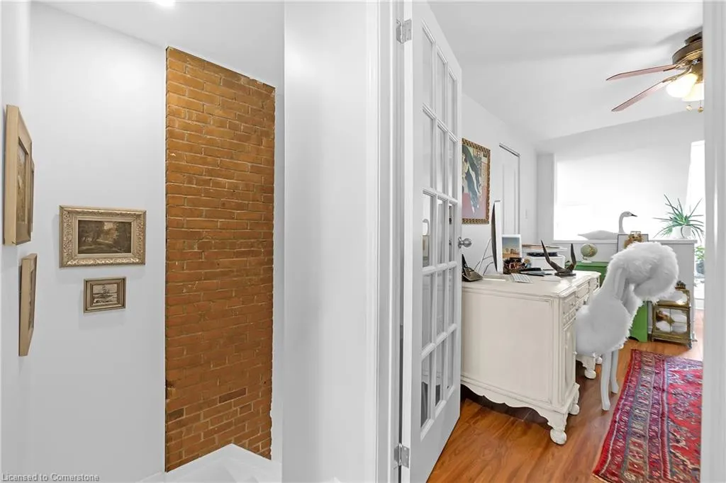 23 Macaulay Street W, #3