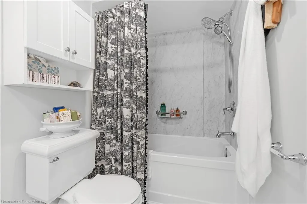 23 Macaulay Street W, #3