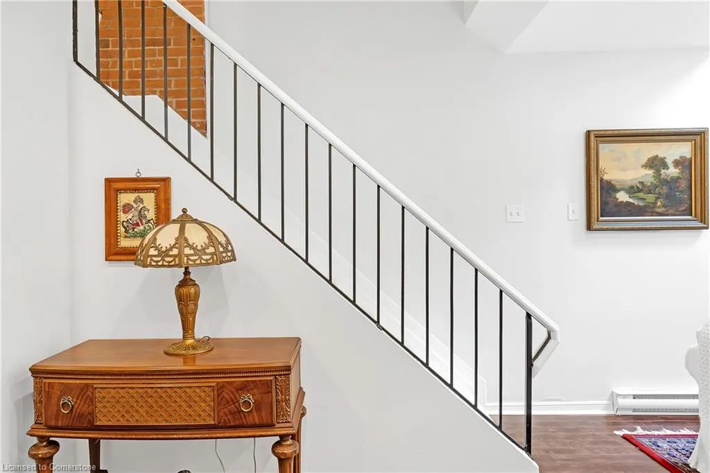 23 Macaulay Street W, #3