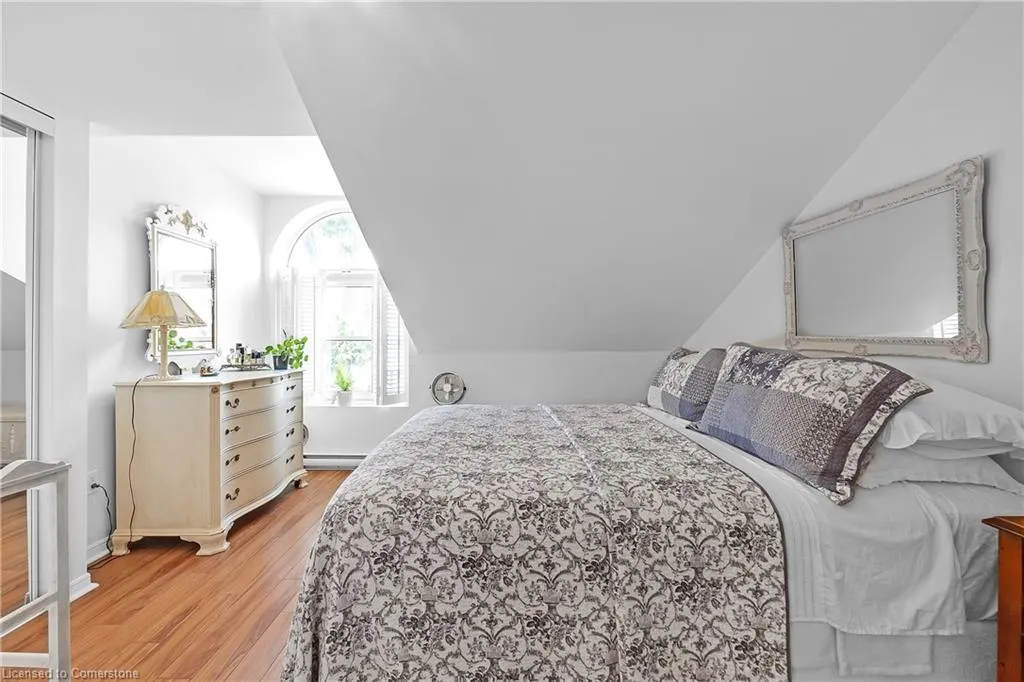 23 Macaulay Street W, #3