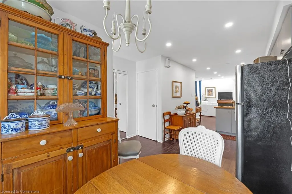23 Macaulay Street W, #3