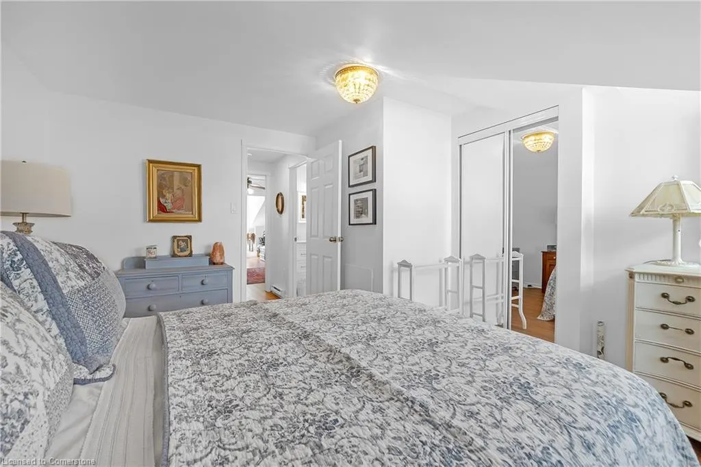 23 Macaulay Street W, #3
