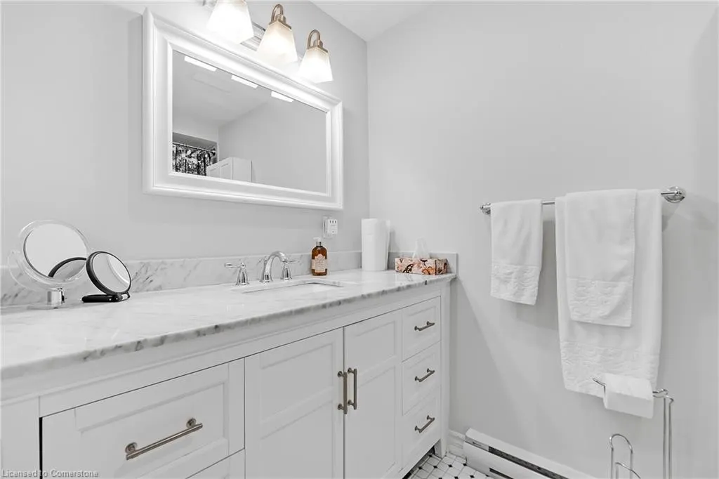23 Macaulay Street W, #3