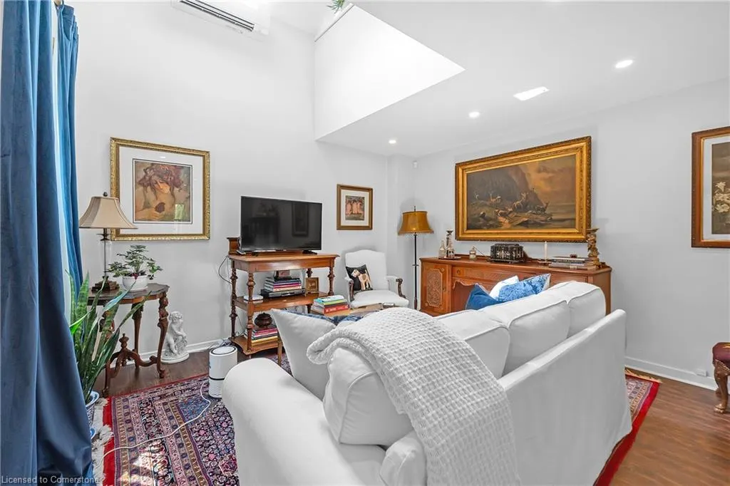 23 Macaulay Street W, #3
