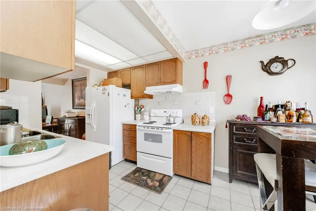 494 Barton Street, #8