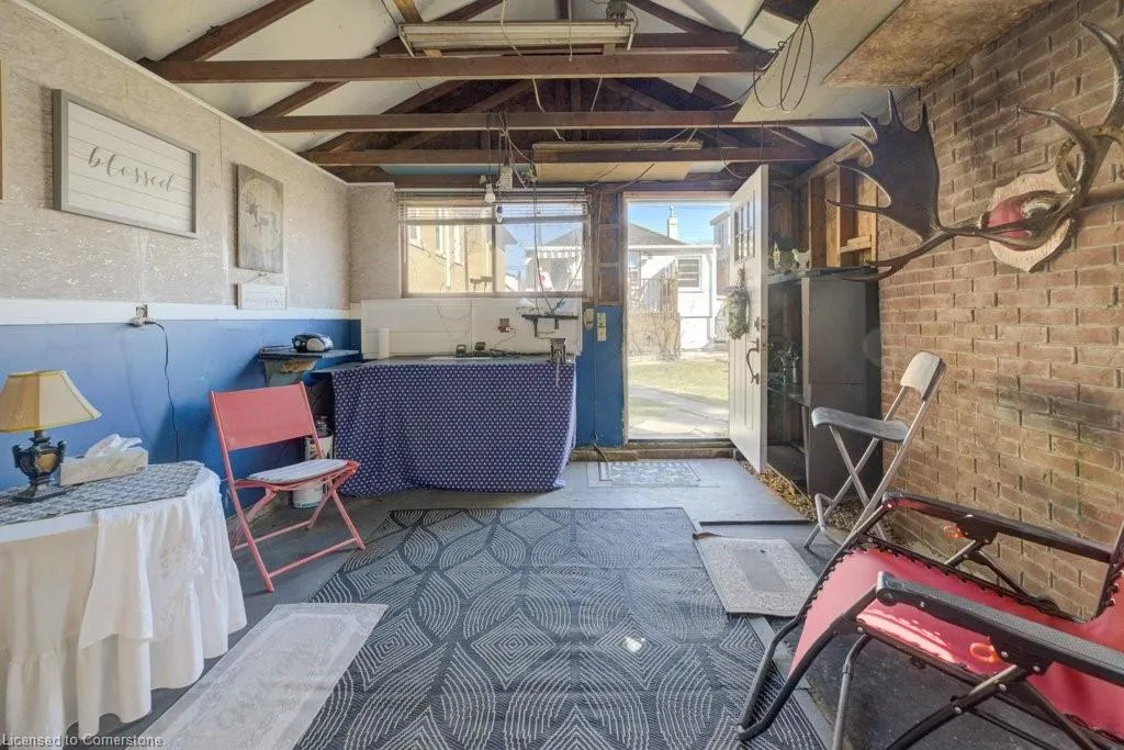 458 Upper Wentworth Street