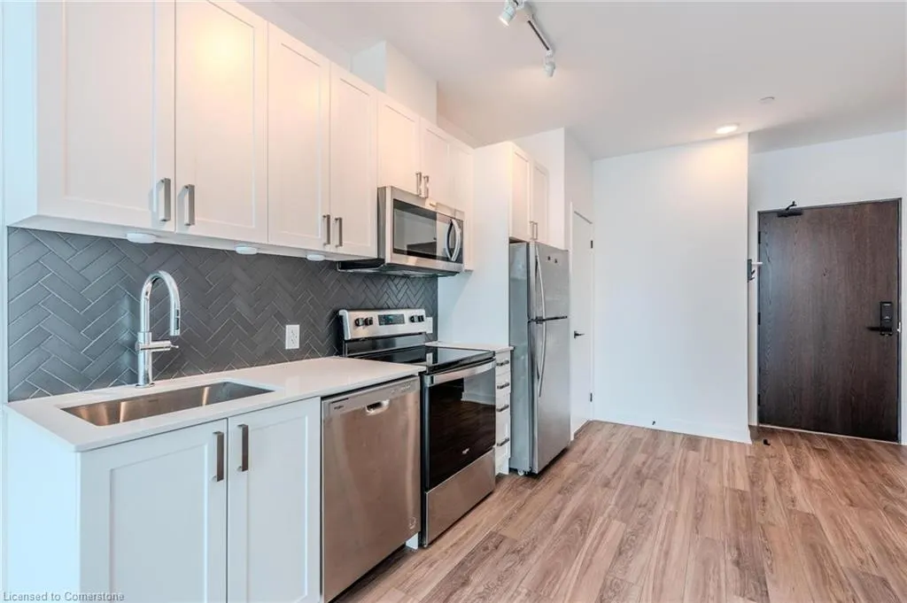 2782 Barton Street E, #814
