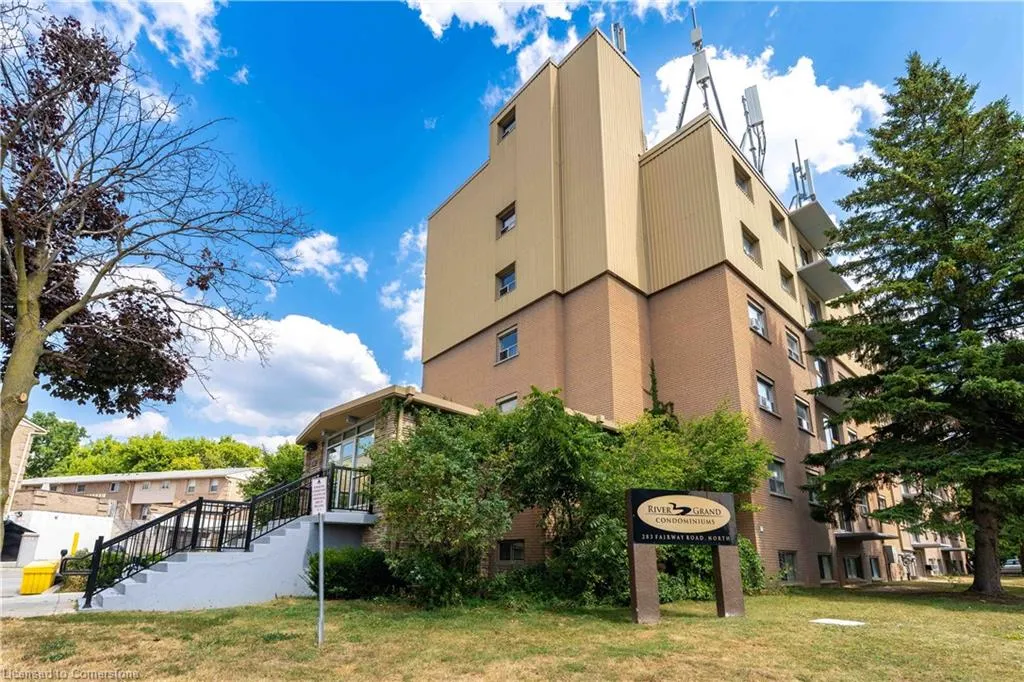 283 Fairway Road N, #101