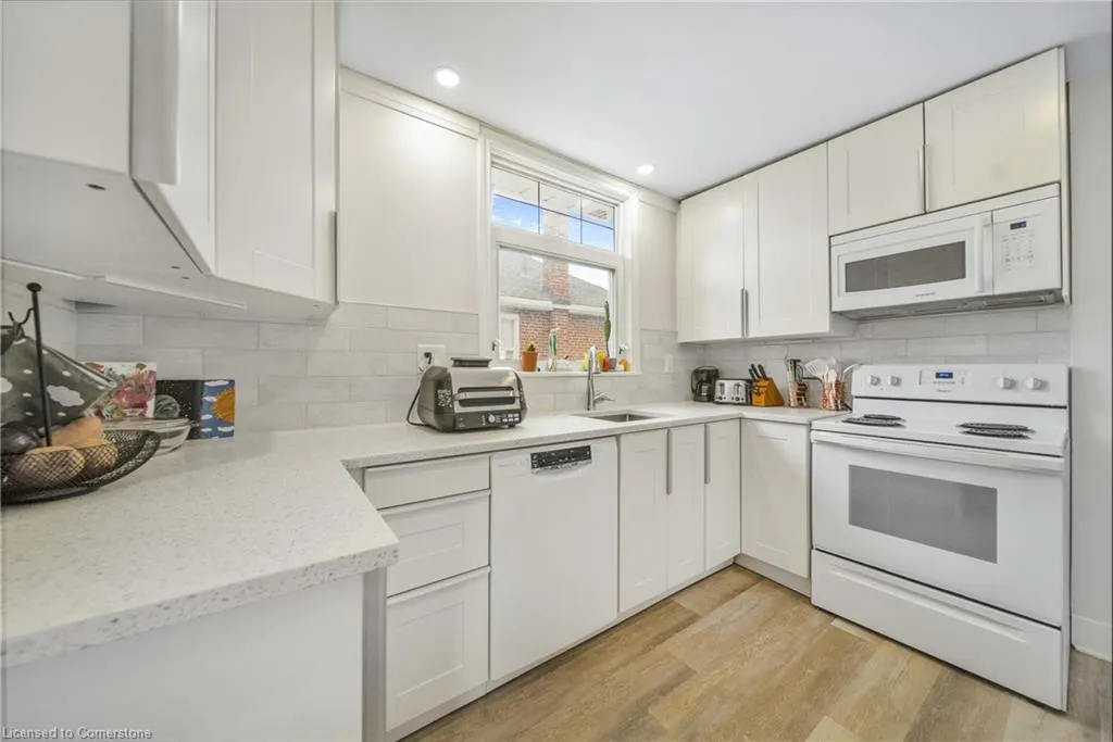 146 Glencarry Avenue, #Upper
