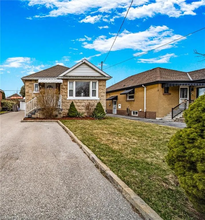 146 Glencarry Avenue, #Upper