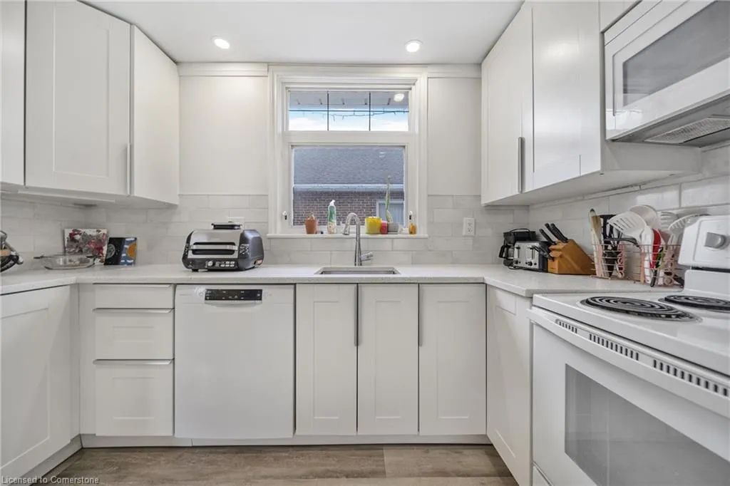 146 Glencarry Avenue, #Upper