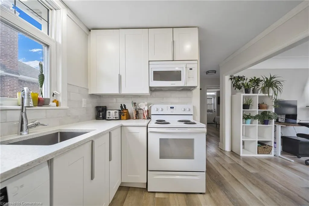 146 Glencarry Avenue, #Upper