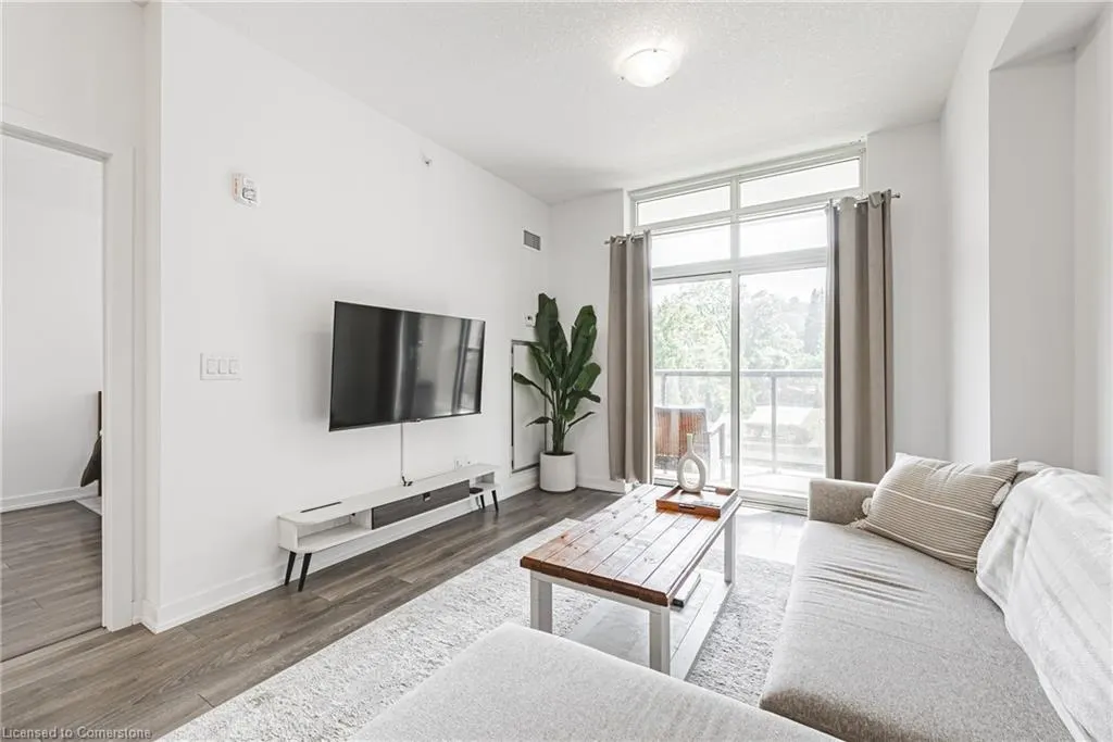 81 Robinson Street, #302